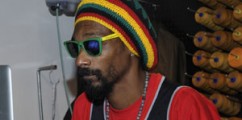 [BLANK STARE NEWS] Snoop Dogg Becomes Snoop Lion For His New Reggae Album