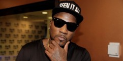 YIKES: Rapper Young Jeezy Loses His Teeth While Performing On Stage 